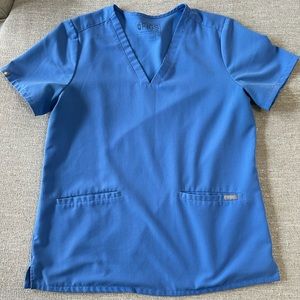 Figs Three-Pocket Scrub Top